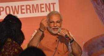 Modi to file nomination on Thur after 'mini-India' road show