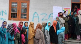 Kashmiris make a mad dash to booths during 4th phase of polls