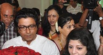 Raj Thackeray's wife refuses to pay toll on the way to Pune