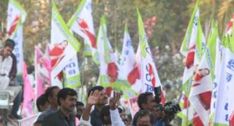 KCR returns to Hyderabad to a hero's welcome