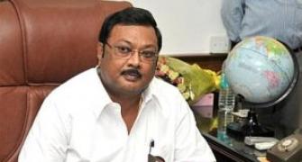 Suspended Alagiri wants to make peace with DMK, but...