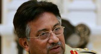 Pakistani court issues warrant for Musharraf