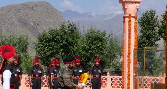 PHOTOS: Indian Army Chief honours fallen Kargil war heroes