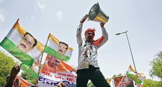 Delhi Congress leaders detained during protest against power crisis
