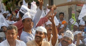 Kejriwal shows Modi that he too can draw crowds