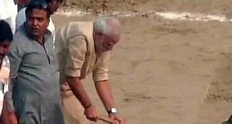 Modi cleans Assi Ghat, nominates UP CM, 8 others for Swachh Bharat