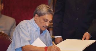 Parrikar changes the rules, to allow agents in defence deals