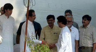 Bal Thackeray memorial: Uddhav, Raj meet; BJP reaches out to Sena