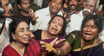 Karnataka HC adjourns Jaya's bail plea; protests continue
