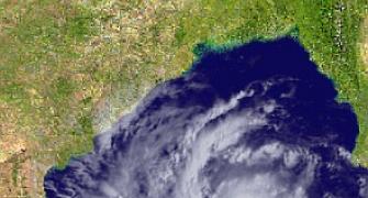 Fear looms large as cyclone Hudhud heads for Odisha