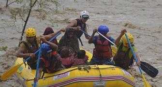 Attention, Mr CM! Srinagar residents pool in money for flood control