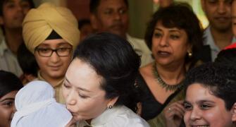 Sealed with a kiss: China's First Lady has all in smiles at Delhi school