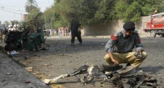 Suicide car bomber targets Pakistani army, kills 5