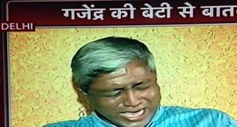 Farmer's suicide: Ashutosh breaks down on live TV