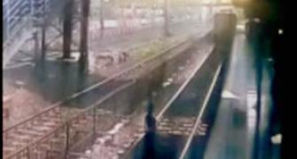 Alert motorman saves girl attempting suicide on Malad rail tracks