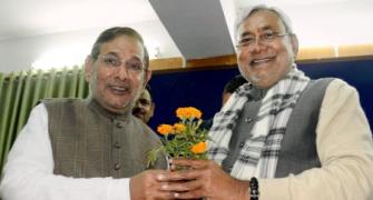Bihar crisis: JD-U elects Nitish but Manjhi defiant
