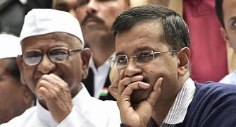3 years after split, Kejriwal shares dais with Anna in Delhi