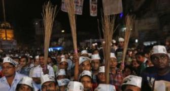 Large number of fake voters in Delhi: AAP complains to EC