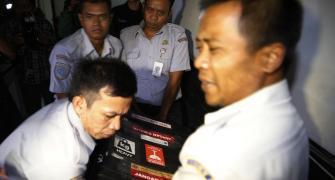 Divers retrieve crashed AirAsia jet's cockpit voice recorder