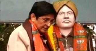 Don't saffronise freedom fighters, Kejriwal tells Kiran Bedi on statue row