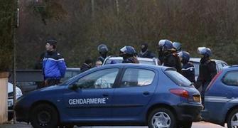 Panic in Paris: Gunmen hold 10 people hostage in store