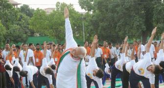 Yoga can cure cancer, says Union minister