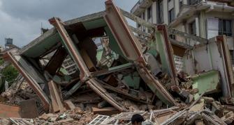 India pledges $1 billion to reconstruct quake-hit Nepal
