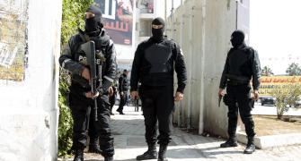 Tunisia museum attack: 22 dead, 42 injured; manhunt on for gunmen