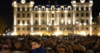 Thousands pray for Paris terror victims at Notre Dame cathedral