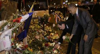 Obama's single white rose tribute to Paris attacks victims