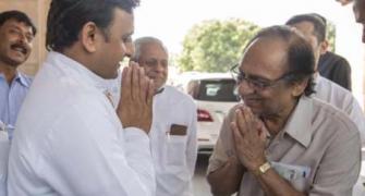 Snubbed by Sena, Akhilesh welcomes Ghulam Ali with arms wide open