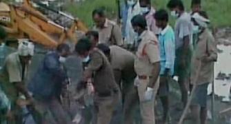 16 dead, 8 injured as lorry overturns in Andhra Pradesh