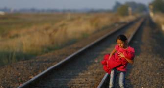 12 moving photos of Europe's migrant crisis