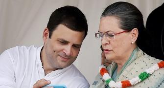 Caption this: What did Rahul show Sonia on his phone?