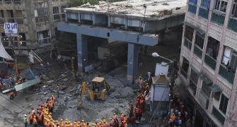 Kolkata flyover collapse: Toll rises to 25, rescue ops on through night