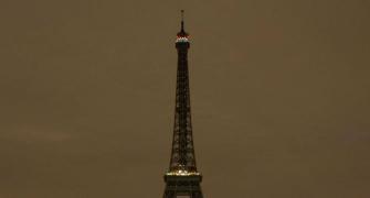 Paris turns off Eiffel Tower lights for Aleppo
