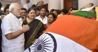 What Sasikala's thank you letters say