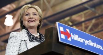 Clinton mauls Sanders in South Carolina ahead of Super Tuesday