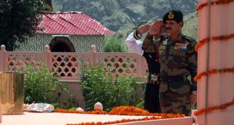 Army chief pays tribute to Kargil martyrs on Vijay Diwas