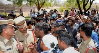 Hyderabad university students held for protest against VC get bail