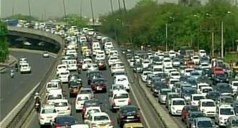 Traffic chaos in Delhi as protesting cabbies block major roads