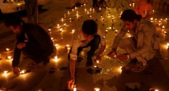 30 killed in sufi shrine blast in Pakistan