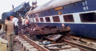Over 100 killed as Indore-Patna Express derails near Kanpur