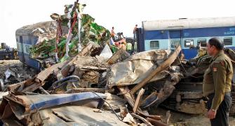 Toll mounts to 146 in Indore-Patna Express derailment