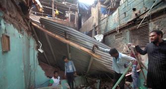 6 killed in building collapse in Mumbai