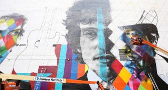 'Nobel for Dylan an insult to all great writers'