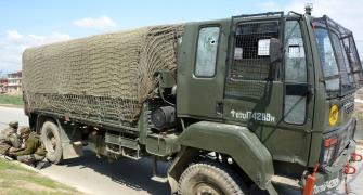 Army convoy attacked in Srinagar, 2 soldiers injured