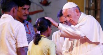 In Dhaka, Pope apologises for indifference towards Rohingyas