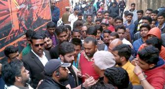 Sanjay Leela Bhansali attacked by protesters on Padmavati sets