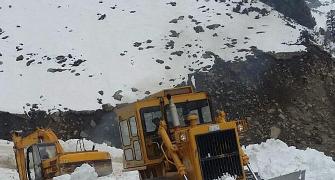 Fresh avalanches hit J&K, toll over 20